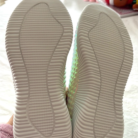 NWT Lucky Step Metallic Pink Holographic Vegan Sneakers pyramid studs SZ 7 - Picture 14 of 15